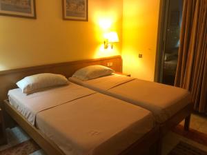 Posteľ alebo postele v izbe v ubytovaní Maple Leaf Korean Hotel