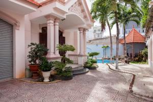 a courtyard of a house with potted plants at Rio 6a homestay in Vung Tau