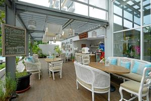 Gallery image of La Lisa Hotel Surabaya in Surabaya