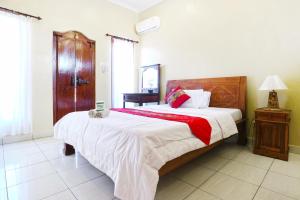 Postel nebo postele na pokoji v ubytování Jungut Guest House Ubud
