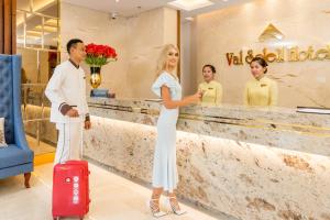 Επισκέπτες που μένουν στο Val Soleil Hotel
