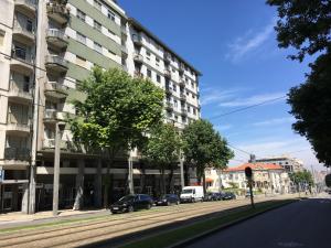ヴィラ・ノヴァ・デ・ガイアにあるRockInn Portoの車道
