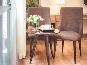 ホーチミン・シティにあるJB Central Apartmentの花瓶テーブル +15枚の写真
