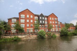 Gallery image of Hunters Wharf River View by Select SA in Reading