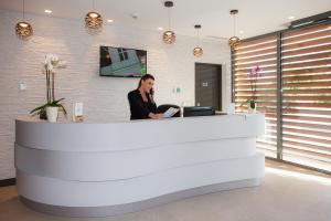 Ο χώρος του λόμπι ή της ρεσεψιόν στο Hôtel La Hoirie +67 φωτογραφίες