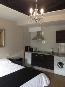 Kuchnia lub aneks kuchenny w obiekcie Alvear Suites