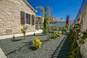 Vonkajšia záhrada v ubytovaní Luxury Stone Villa Zanelli