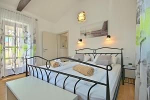Posteľ alebo postele v izbe v ubytovaní Luxury Stone Villa Zanelli