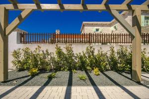 Vonkajšia záhrada v ubytovaní Luxury Stone Villa Zanelli