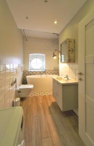 Kúpeľňa v ubytovaní Perfect Stay - "Apartament Zamkowy" - parking place + 32 fotografií