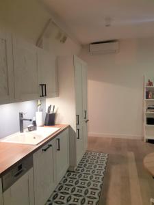 Kuchyňa alebo kuchynka v ubytovaní Perfect Stay - "Apartament Zamkowy" - parking place