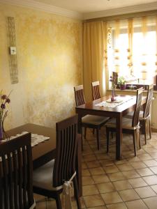 Restoran ili drugo mesto za obedovanje u objektu Gästehaus Stroitz