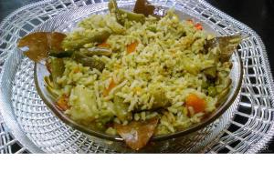 a bowl of rice with vegetables on a glass plate at Rks Homestay in Hampi +30 photos
