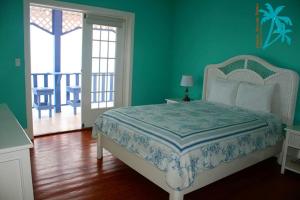 เตียงในห้องที่ Hotel Bocas Town