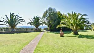 Κήπος έξω από το DISTRiCT 01 -Luxurious Villa with private beach
