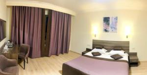 Ліжко або ліжка в номері Non-stop hotel