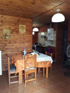 Η κουζίνα ή μικρή κουζίνα στο TOMI