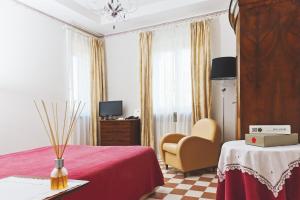TV a/nebo společenská místnost v ubytování Roccafiore Wine Resort & Spa