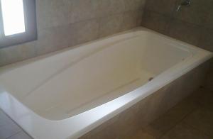 a white bath tub in a bathroom with a window at H2O Termal primer y unico hotel Kosher de Argentina in Concordia +63 photos