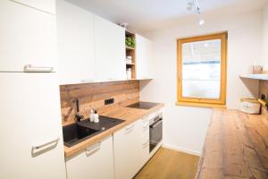 A kitchen or kitchenette at Apartments Maison