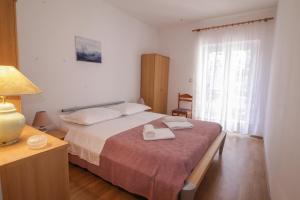 Ένα ή περισσότερα κρεβάτια σε δωμάτιο στο Apartments Meira br4