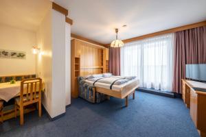 Tempat tidur dalam kamar di Frühstückspension-Appartementhaus Wasserer