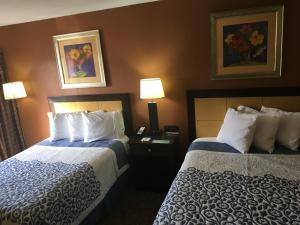 Gallery image of Days Inn & Suites by Wyndham Tampa - Ybor City in Tampa
