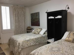 A bed or beds in a room at Connellsville Bed and Breakfast