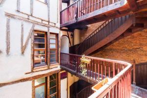 Photo de la galerie de l'établissement ❤️ Charmant appart ancien rénové place des Carmes, à Toulouse