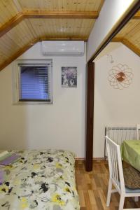 Postel nebo postele na pokoji v ubytování Apartmani Miščević