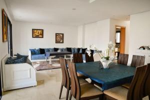 Et opholdsområde på SUPERBE VILLA AVEC PISCINE PLAGES DES NATIONS