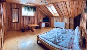 En eller flere senge i et værelse på Arnica