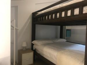 Ένα ή περισσότερα κρεβάτια σε δωμάτιο στο Ginebra Deluxe Domus parking-wifi