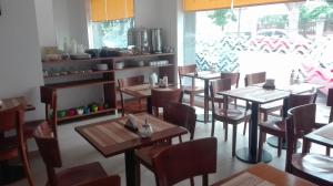 a restaurant with tables and chairs in a room at Hotel Caribe in Mar del Plata