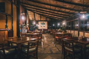 En restaurant eller et andet spisested på Cuna Luna Hosteria