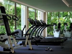 The fitness centre and/or fitness facilities at Shangri-La Kuala Lumpur