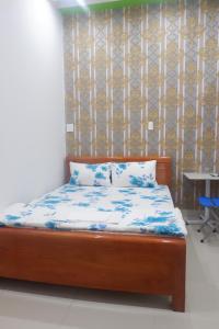 Кровать или кровати в номере Khách sạn Hương Sen Sa Dec