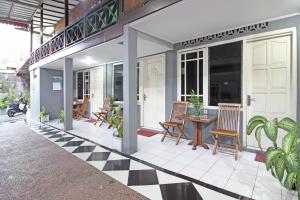 Foto de la galería de RedDoorz near Terminal Condong Catur en Yogyakarta