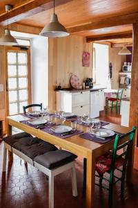 Restaurace v ubytování Maison du Coué Pyrénées Mourtis Gîte pour 2 à 12 pers