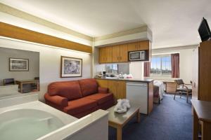 Gallery image of Ramada Limited and Suites Bloomington in Bloomington