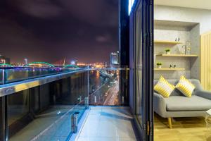 Uma área de estar em Happy Day Riverside Hotel & Spa Danang by Haviland