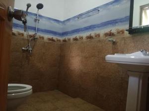 Bilik mandi di Pearl View Guesthouse