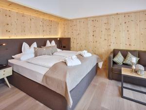 Posteľ alebo postele v izbe v ubytovaní Alpeiner - Nature Resort Tirol