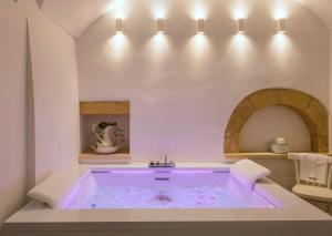 A bathroom at Amatè Suite