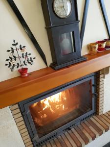 Fotografie z fotogalerie ubytování Casa encantadora con piscina privada y chimenea v destinaci Las Jaras