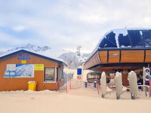 Vodo's Guesthouse during the winter