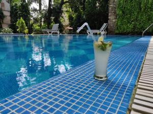 A piscina em ou perto de Rajdarshan - A Lake View Hotel in Udaipur