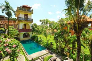 Bazén v ubytování Ubud Kerta City Hotel nebo v jeho okolí