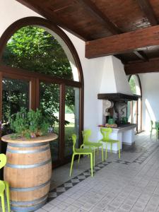 a patio with a table and chairs and a stove at Agriturismo Gazza Ladra in Noventa di Piave