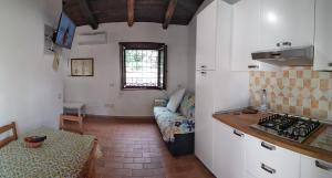 A kitchen or kitchenette at Le Case di Arconte